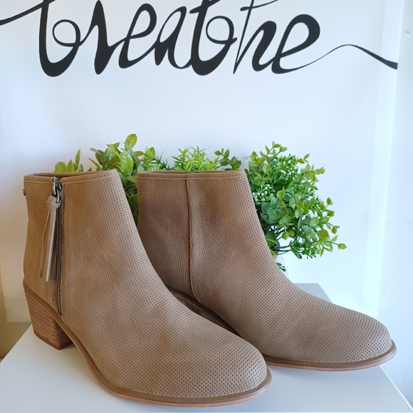 TREASURE & BOND Booties Taupe Faux Suede - Picture 9 of 12